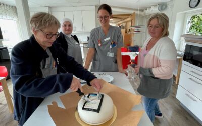 itACiH-tårta till ASIH och Palliativa vårdavdelningen Helsingborg